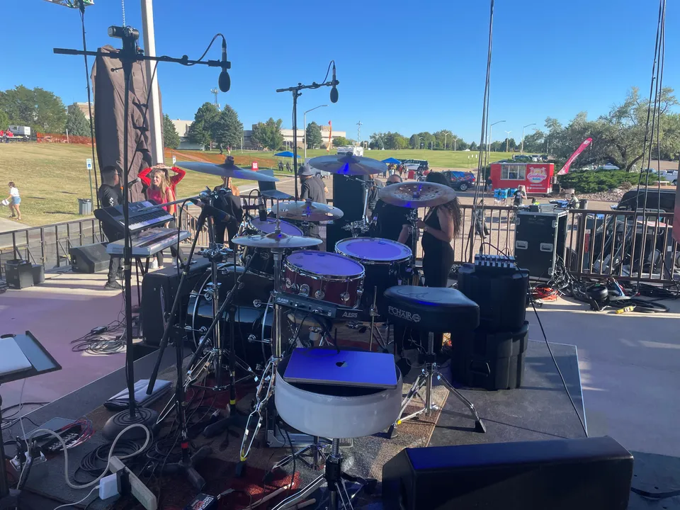 C & L Backline equipment and stage setup, photo 6