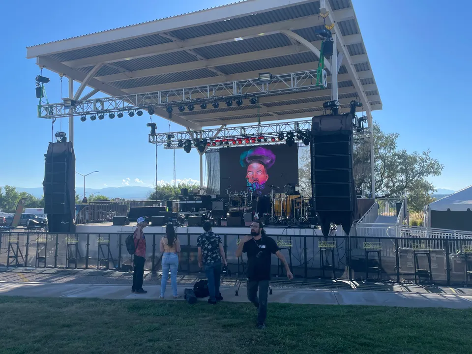 C & L Backline equipment and stage setup, photo 8